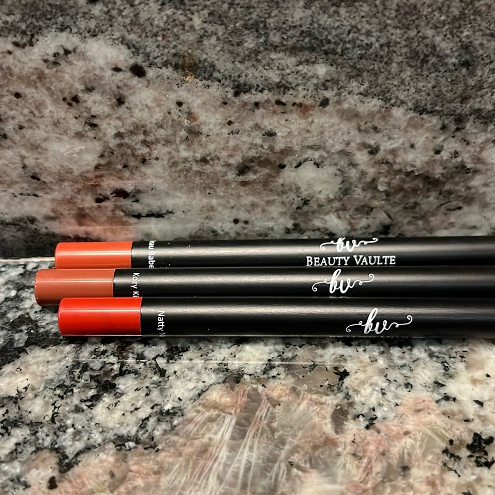 Beauty Vaulte Lip Liners